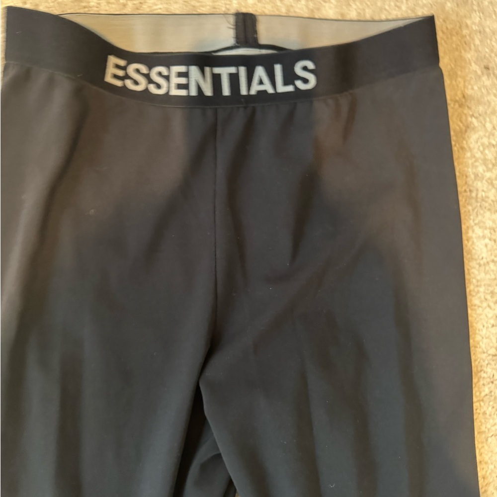 Essentials Leggings - Picture 3 of 5